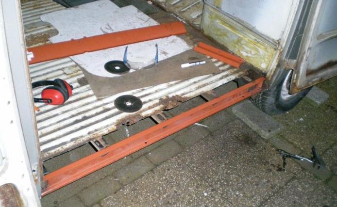 Prah/podélná výztuha vnitřní L/P - Typ 2 (1950 » 67)