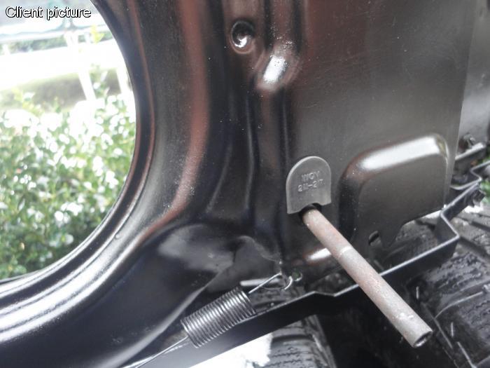 Průchodka trubice lanka plynu/přední - Typ 1 motor (1970 » 03)